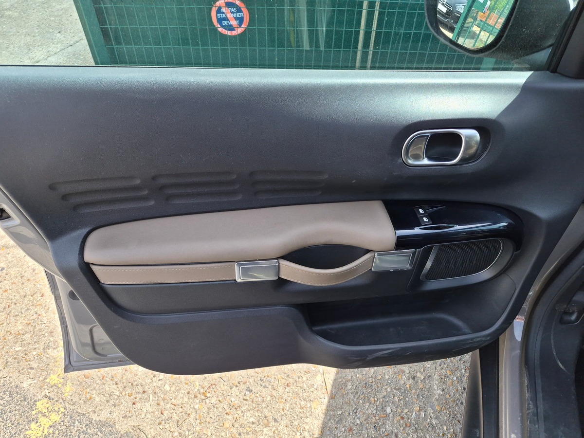 Citroën C4 Cactus 1.6 BHDI 100 SHINE ETG6