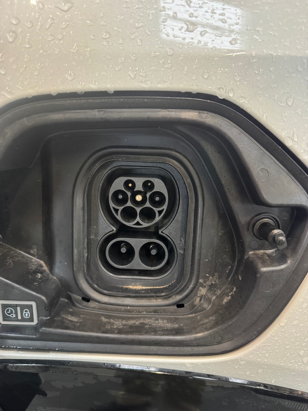 Peugeot 208 e-208 136ch GT