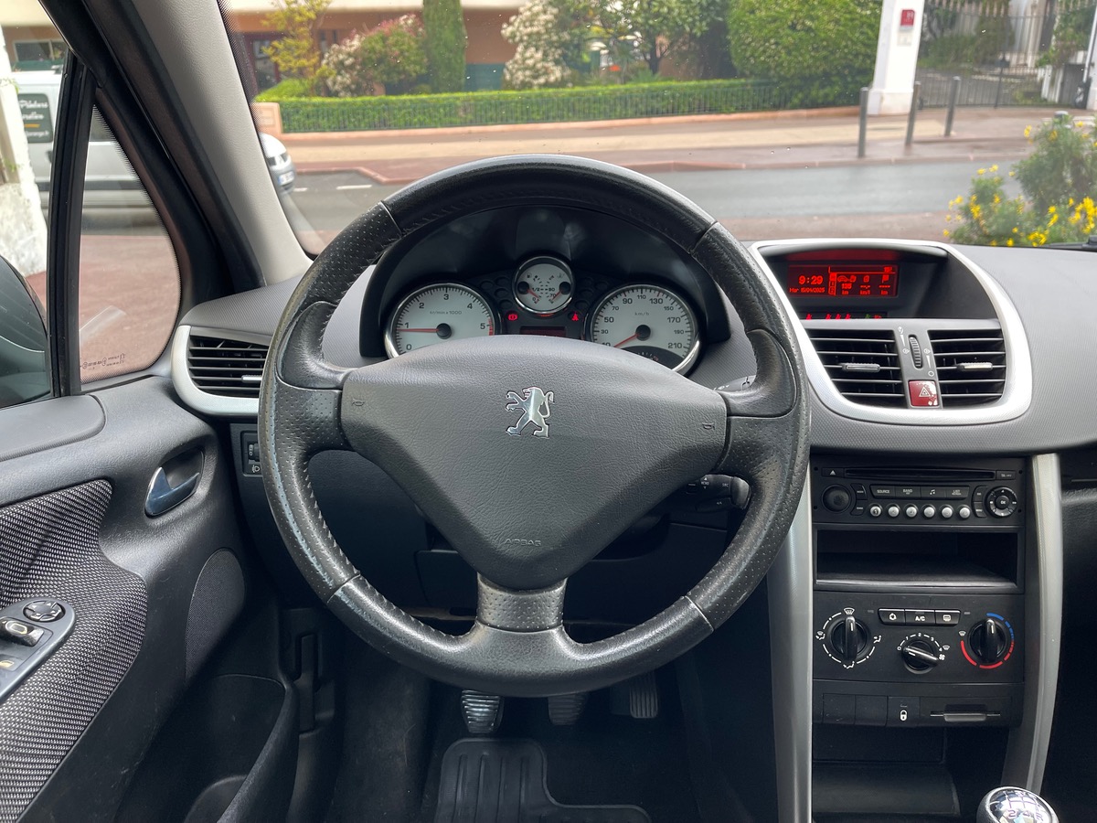 Peugeot 207 1.6 HDI 90 CV / Toit Panoramique / KM réel/ Courroie Neuve/ Clim