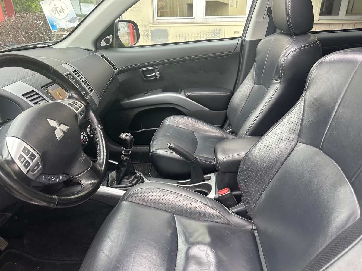 Mitsubishi Outlander 2.2 DI-D 177 CV intense 7 places 4XCBLue