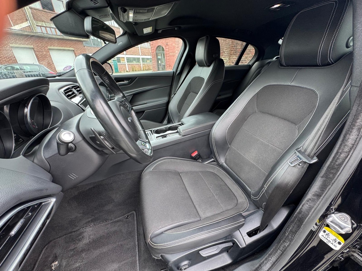 Jaguar XE 2.0 200CV R-Sport - Boite automatique