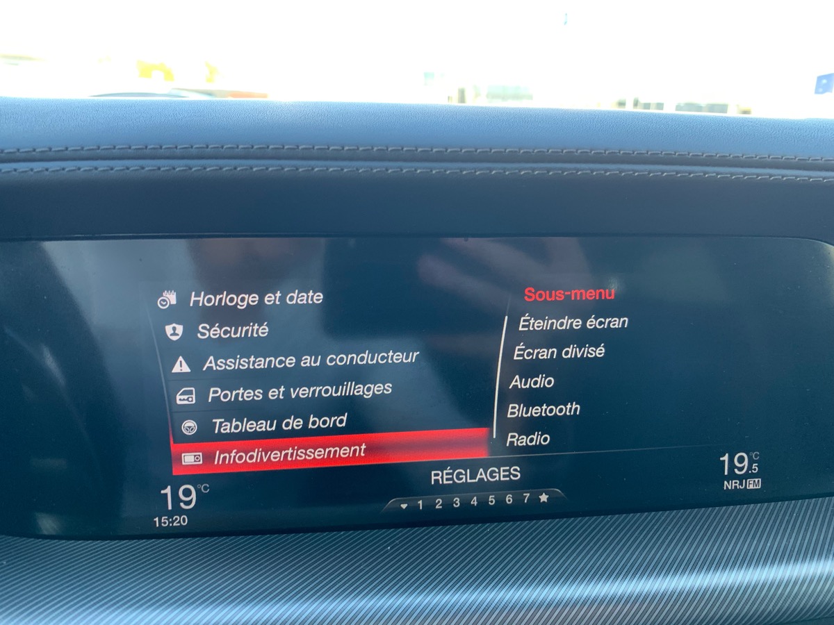 Alfa Romeo Stelvio 210 | Turismo | Toit ouvrant Panoramique | Attelage | Jantes 20" | Caméra recul