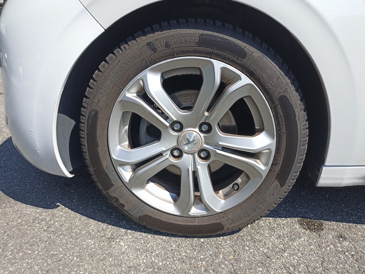 Peugeot 208 1.6 HDI 115 ROLLAND GARROS