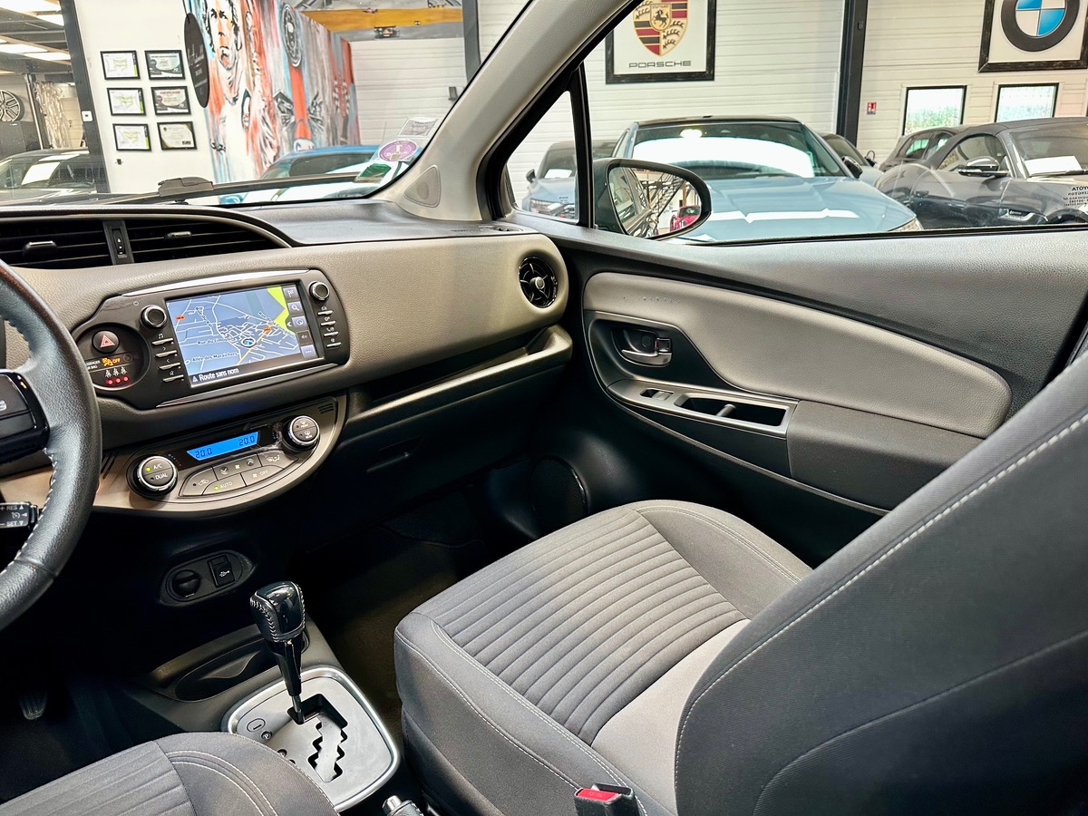 Toyota Yaris III (2) Hybrid 100H Dynamic 5P BVA a
