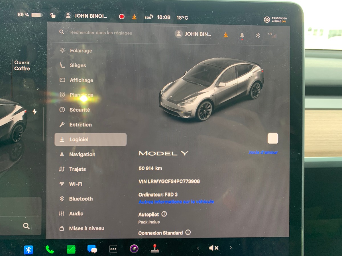 Tesla Model Y 275 chevaux | Premiére MAIN | Standard | Toit panoramique | Cuir | Siéges électriques