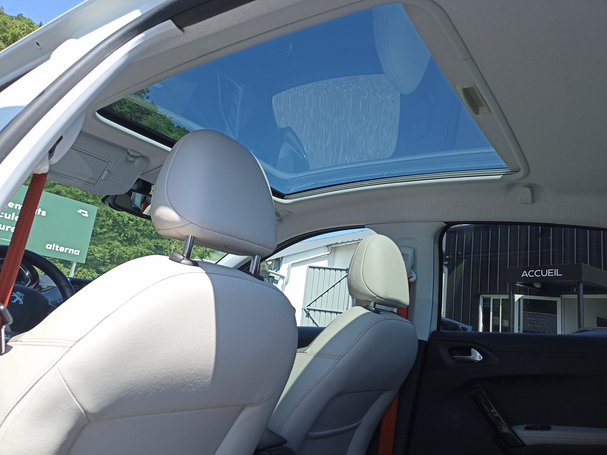 Peugeot 208 1.6 HDI 115 ROLLAND GARROS