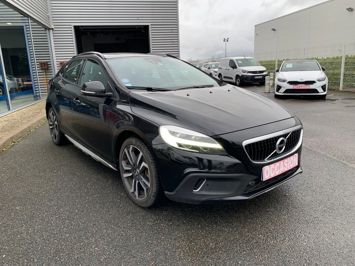 Volvo V40 Cross Country 150 ch | Toit panoramique | Cuir | GPS | Régulateur de vitesse