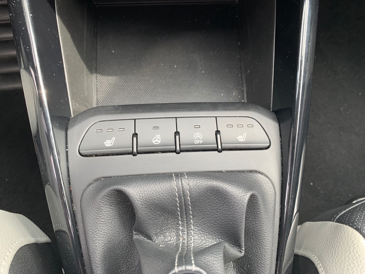 Kia Stonic PREMIUM  | Caméra de recul | Climatisation automatique | Régulateur de vitesse