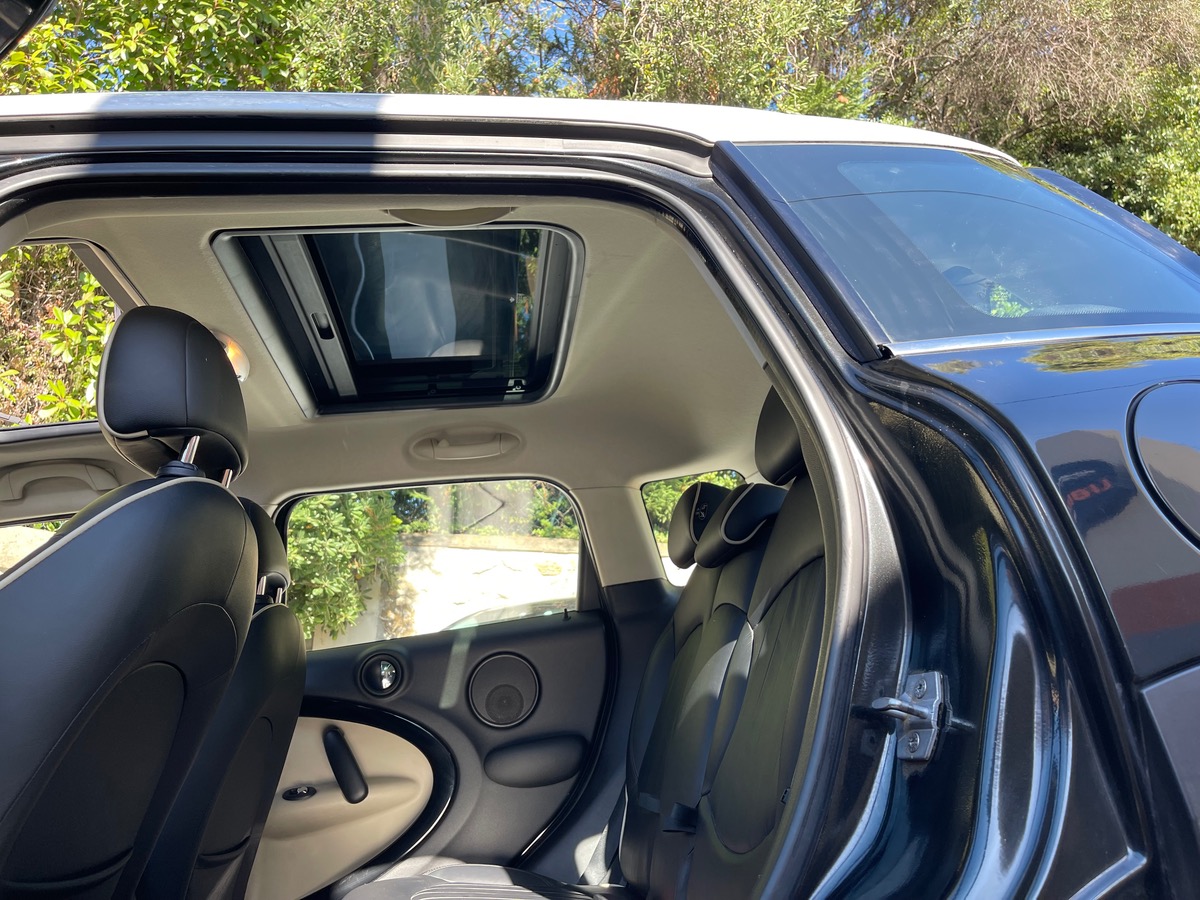Mini Countryman Cooper 1.6 i 115 CV / Toit Ouvrant / Intérieur Cuir / GPS / Boite Auto