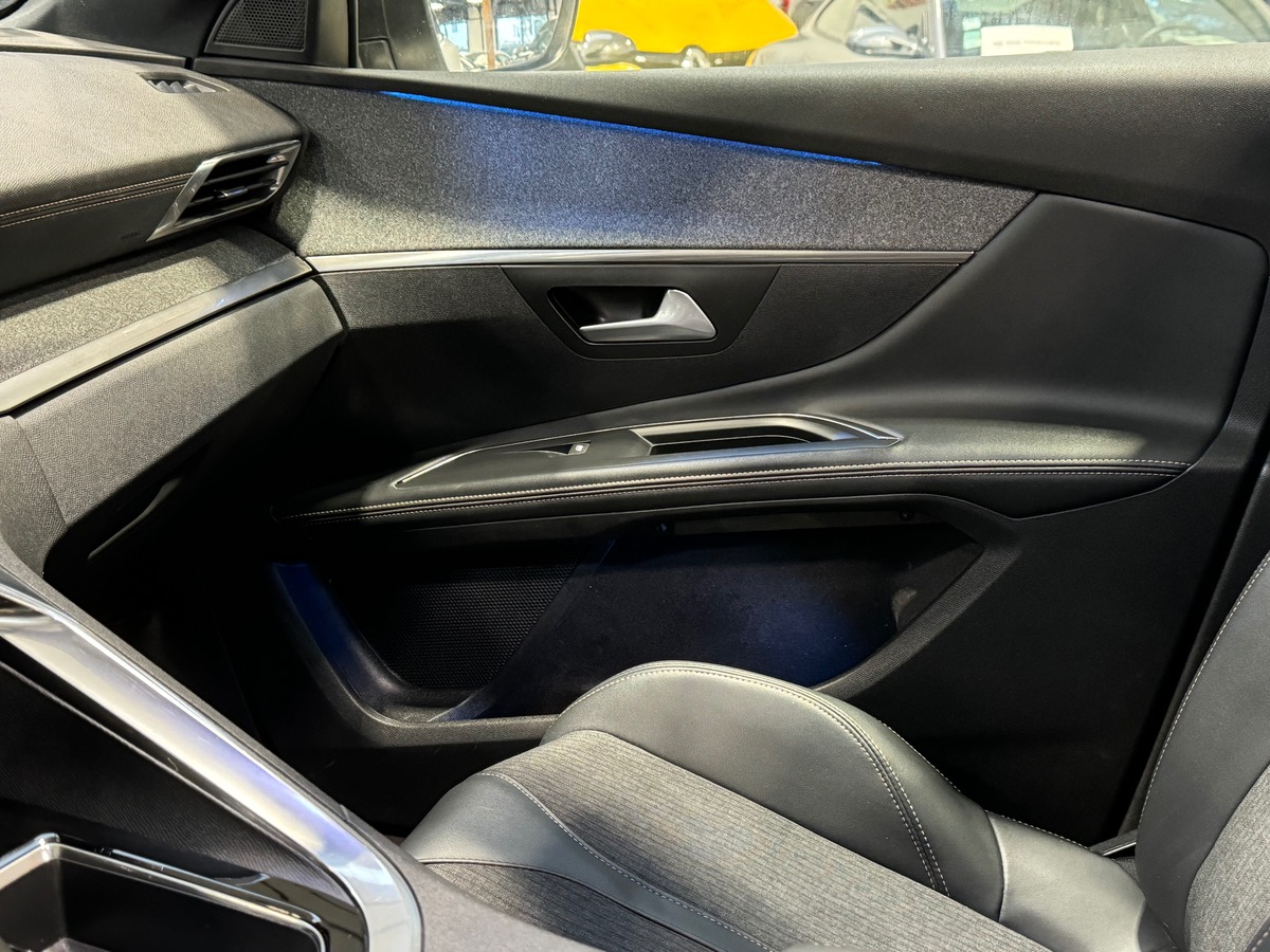Peugeot 5008 2.0 BLUE HDi EAT8 180CV GT LINE 1ERE MAIN CARPLAY / ATTELAGE