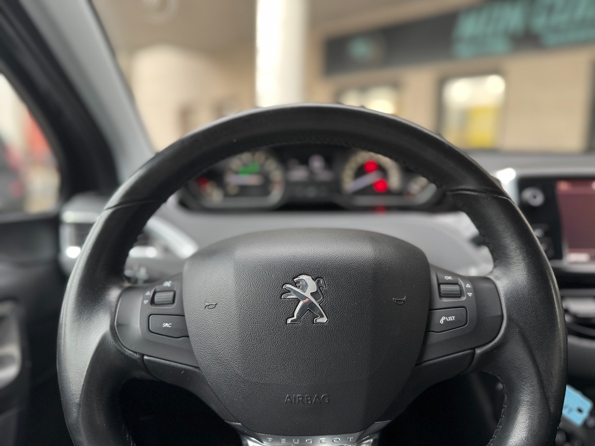 Peugeot 2008 Style 1.2 VTi 82 cv - Apple Carplay