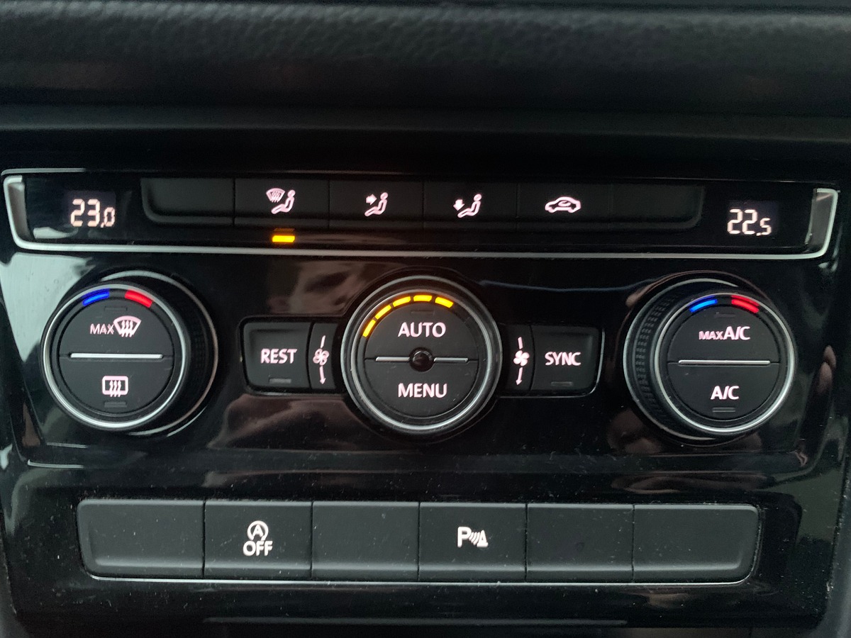 Volkswagen Touran 115 | Connect | 7 Places | Caméra recul | GPS | Bluetooth | Régulateur vitesse