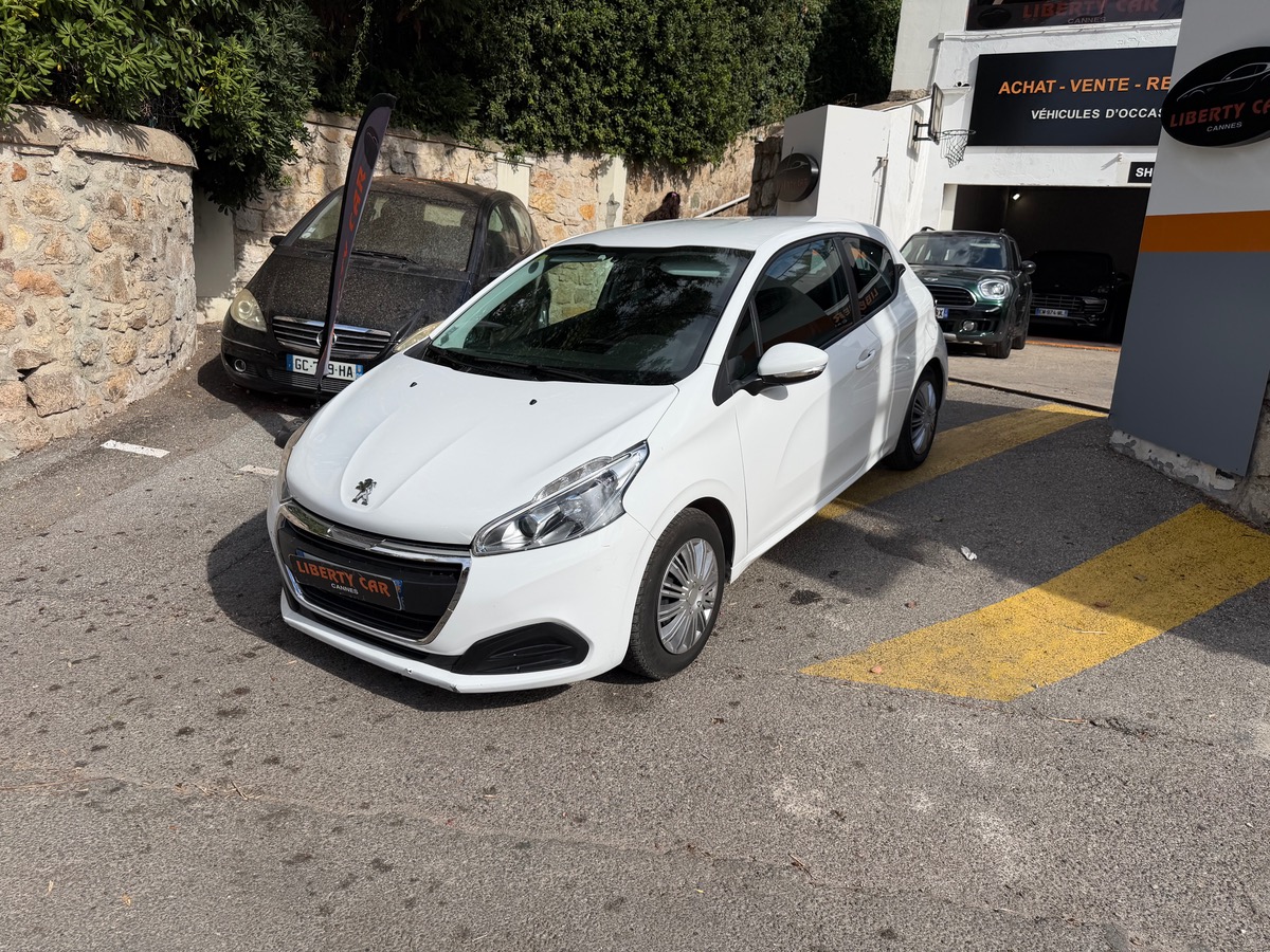 Peugeot 208 1.6 HDI 75 CV / Phase 2 / GPS / Climatisation / Carplay