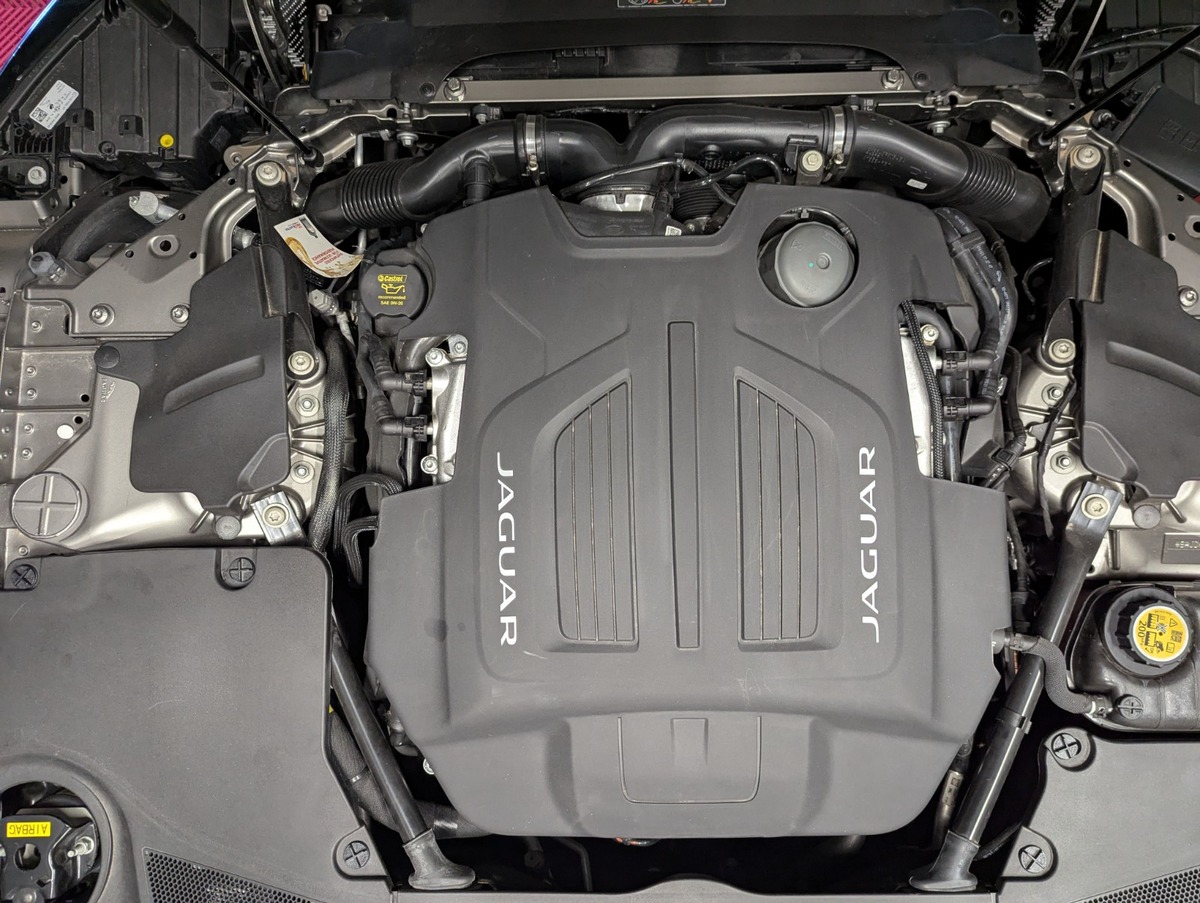 Jaguar F-TYPE R V8 5L 575 ch BVA8 AWD PAS DE MALUS
