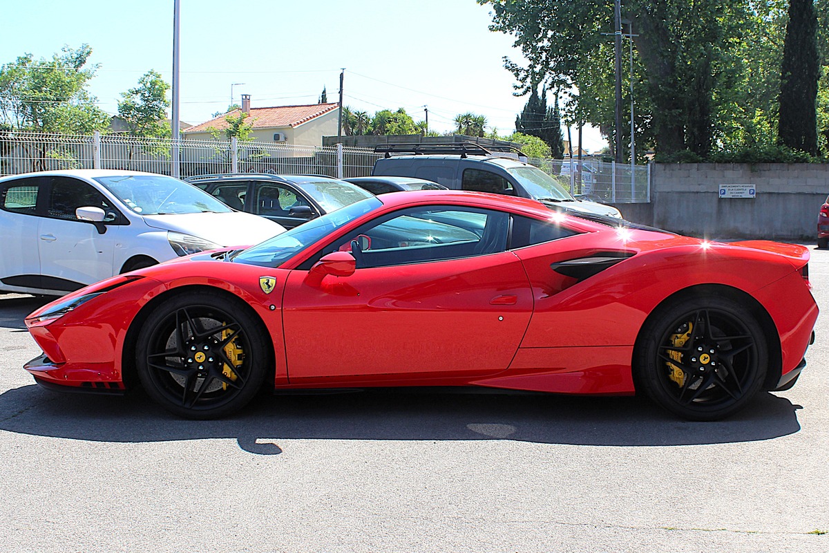 Ferrari F8 Tributo COUPE 3.9 DCT V8 BiTurbo 720 ch 1ère MAIN  ROSSO SCUDERIA - ORIGINE FRANCE