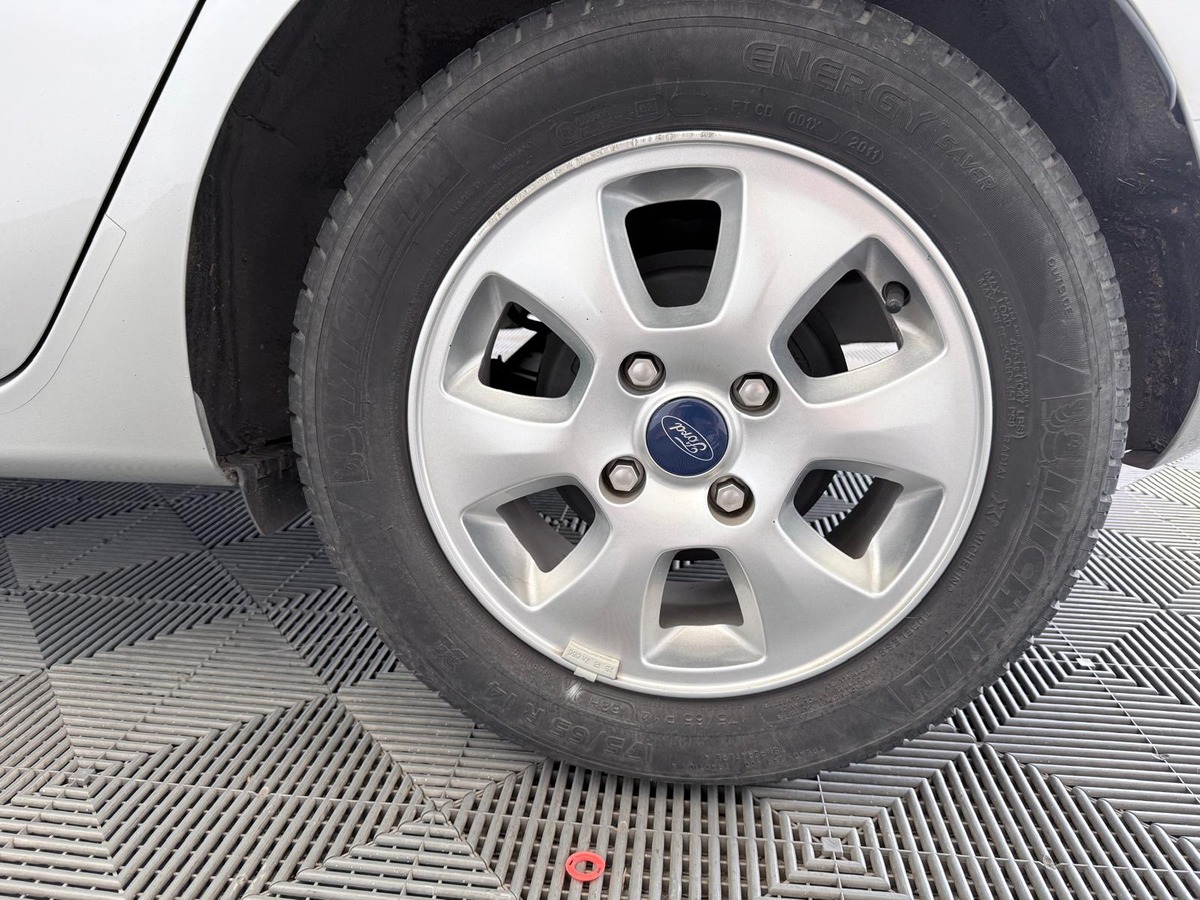 Ford Fiesta 1.6 TDCI 95   Titanium  Première main