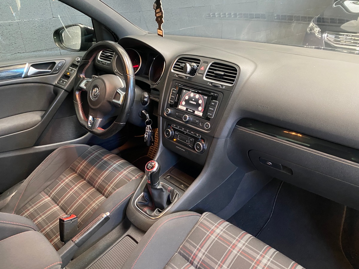 Volkswagen Golf GTi 210