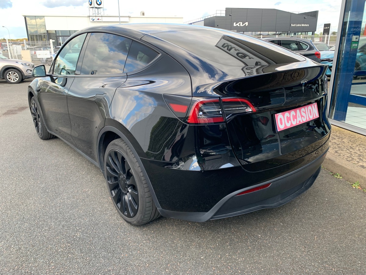 Tesla Model Y 275 chevaux | Premiére MAIN | Standard | Toit panoramique | Cuir | Siéges électriques