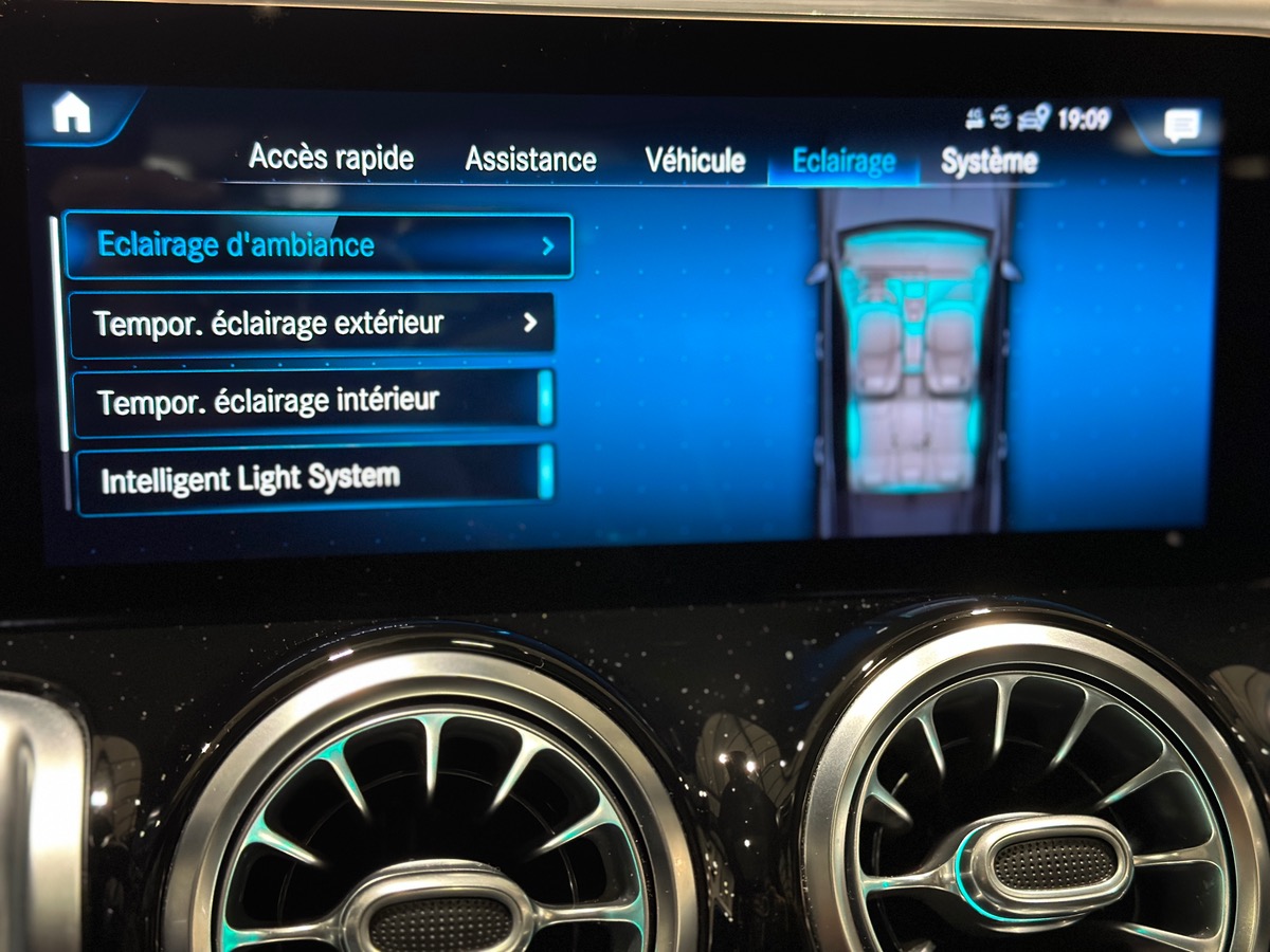 Mercedes-Benz GLB 220 d 190 AMG LINE 4MATIC 220d - 1ère Main / 7 places / TOIT PANO / HIFI BURMESTER