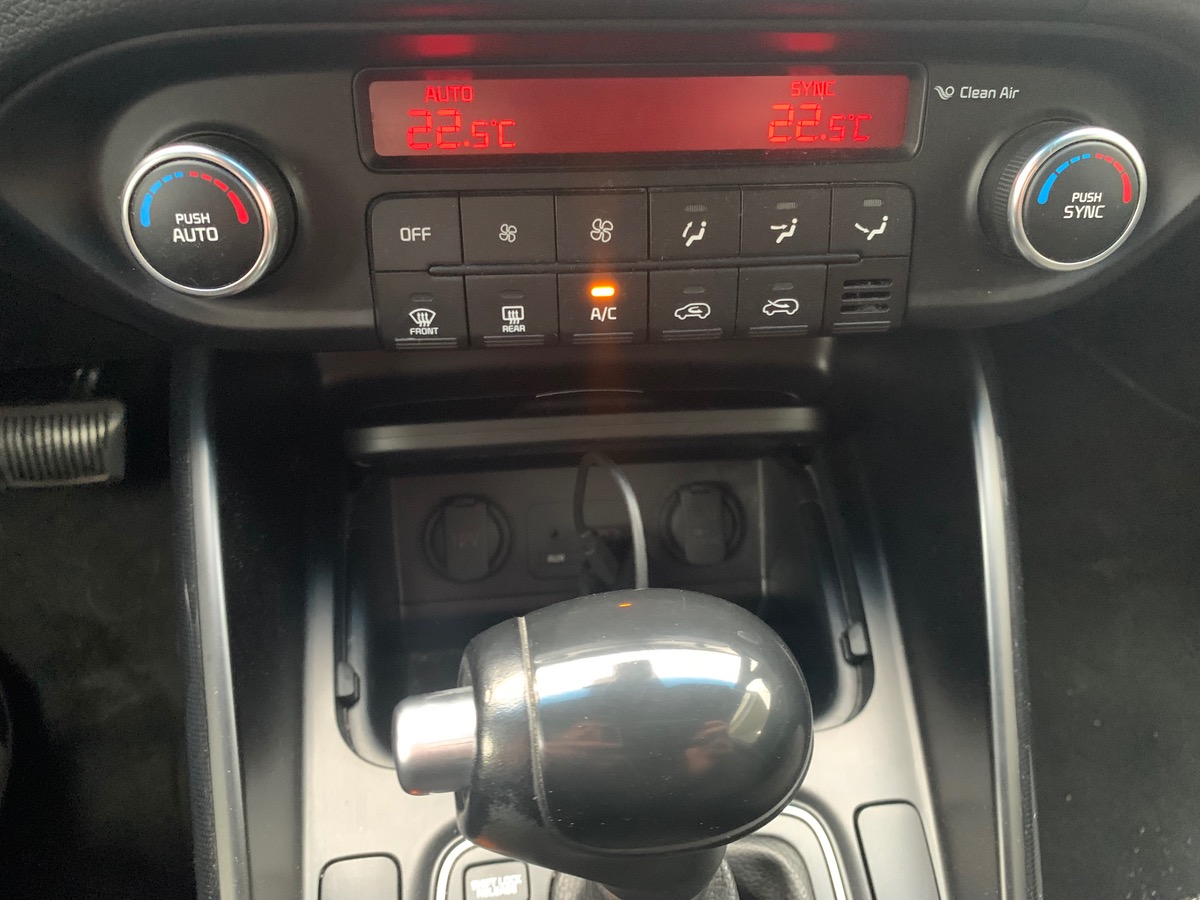 Kia Carens 141 ch | PREMIUM | 7 Places | Phase 2 | Attelage| Toit ouvrant | Caméra de recul | Jantes