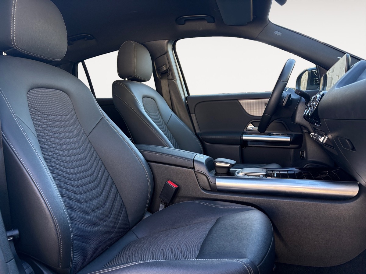 Mercedes-Benz GLA 200 PROGESSIVE LINE / SIEGE CHAUFFANT / HAYON MAINS LIBRE