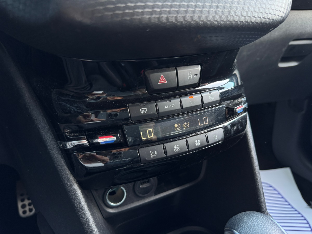 Peugeot 208 110CH S&S EAT6 GT LINE - Première main - Entretiens Peugeot  - Carplay