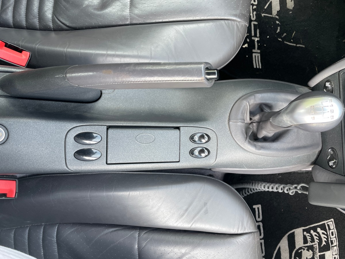 Porsche 911 Carrera coupé (996) 3.4L 301 CH