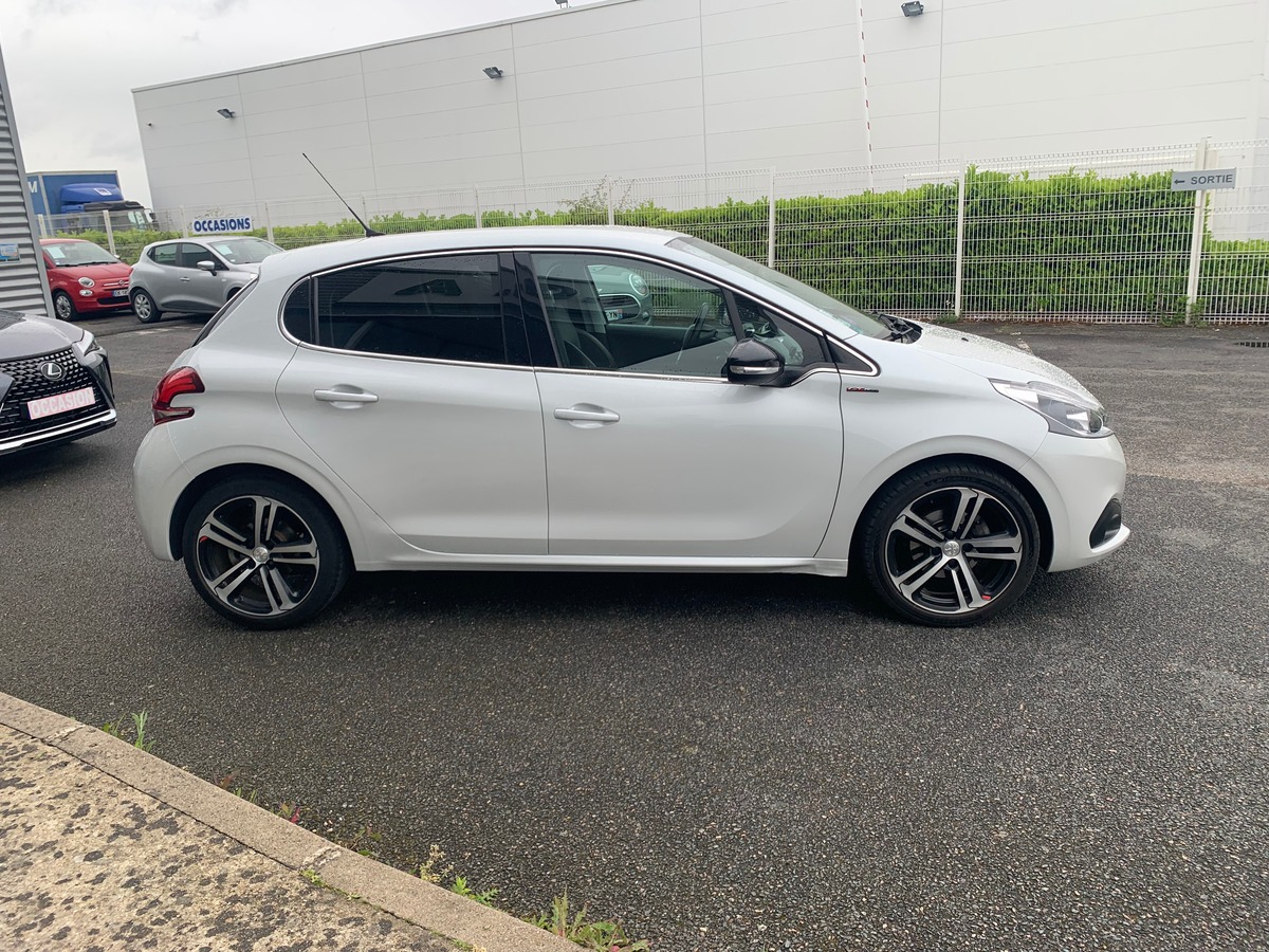 Peugeot 208 110 ch | GT Line | Régulateur de vitesse | Apple car Play Android Auto