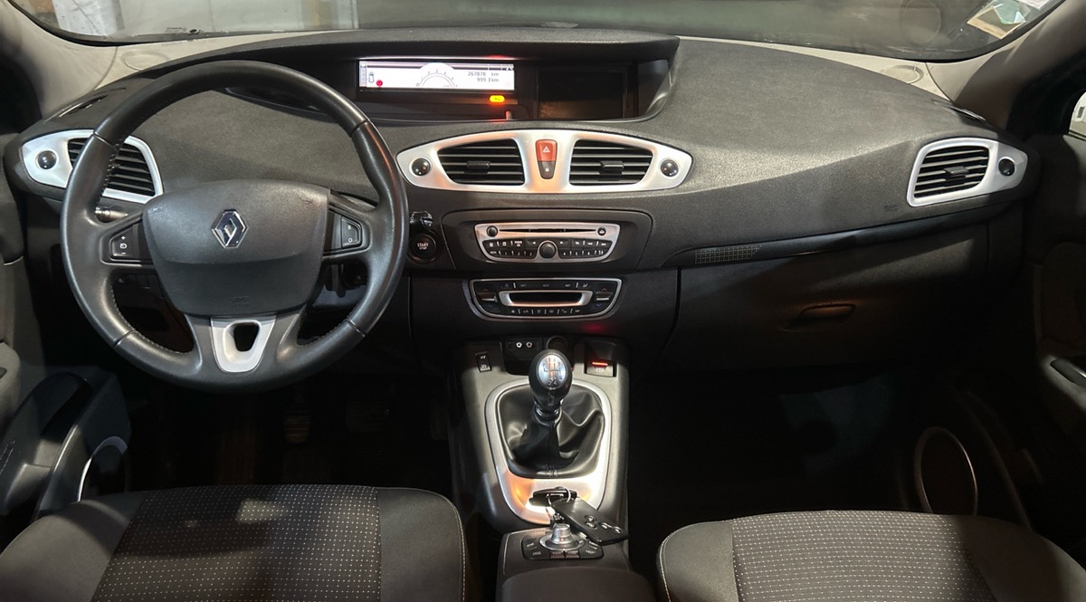 RENAULT Scenic III 1.9 dci