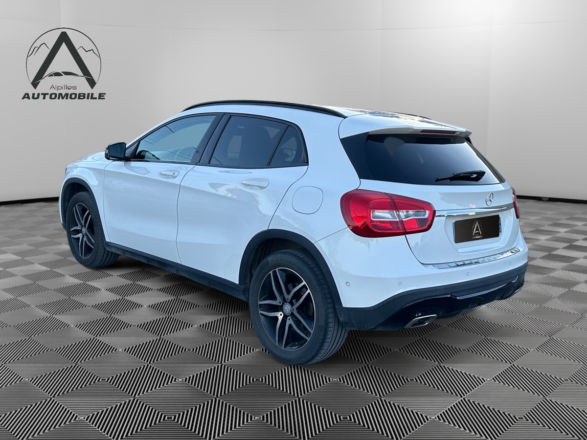 Mercedes-Benz GLA 200 DCT 4MATIC SENSATION