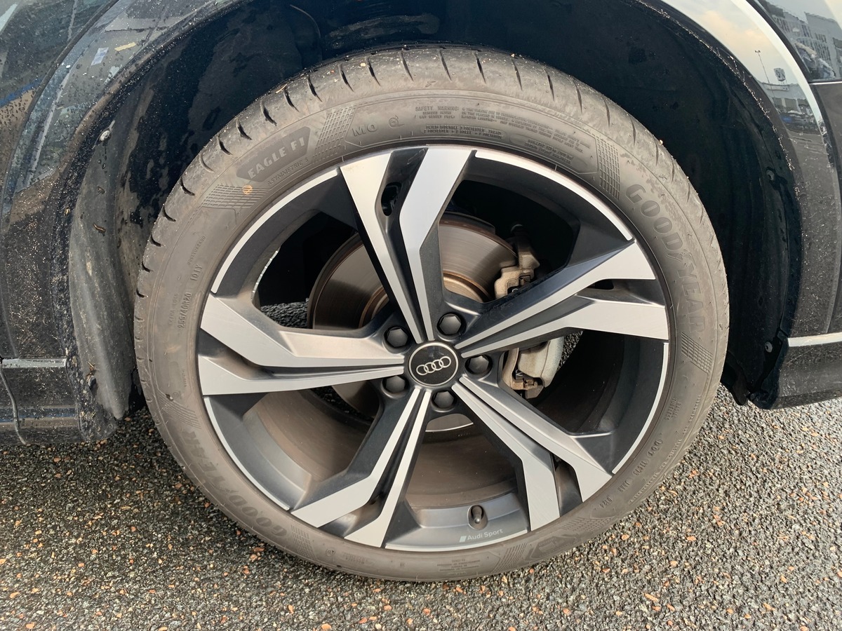 Audi Q3 150 ch | S-Line | Caméra de recul | Apple car Play Android Auto | GPS | Régulateur vitesse