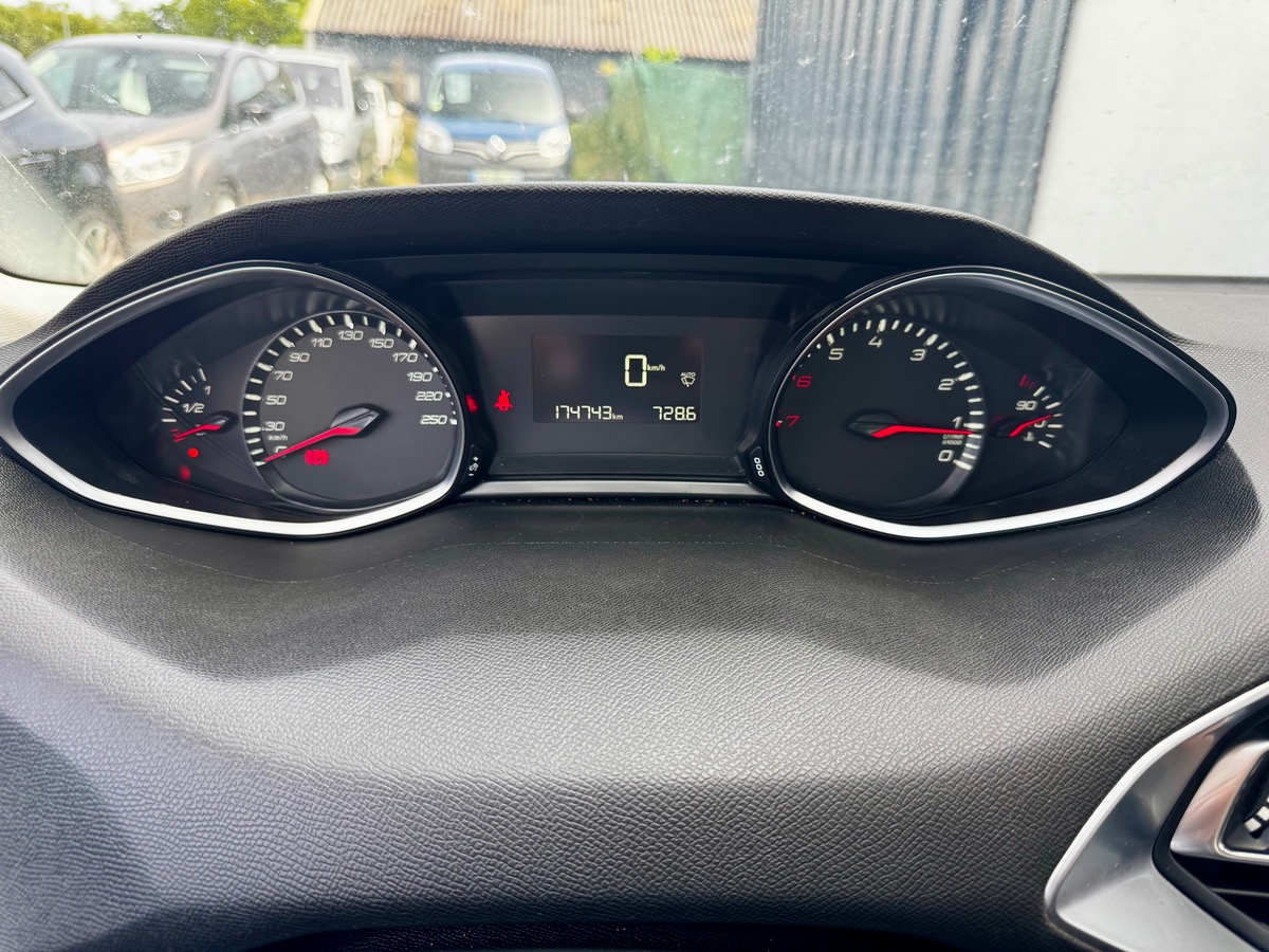 Peugeot 308 1.2L ESSENCE 110 CV S&S BVM5 ACTIVE
