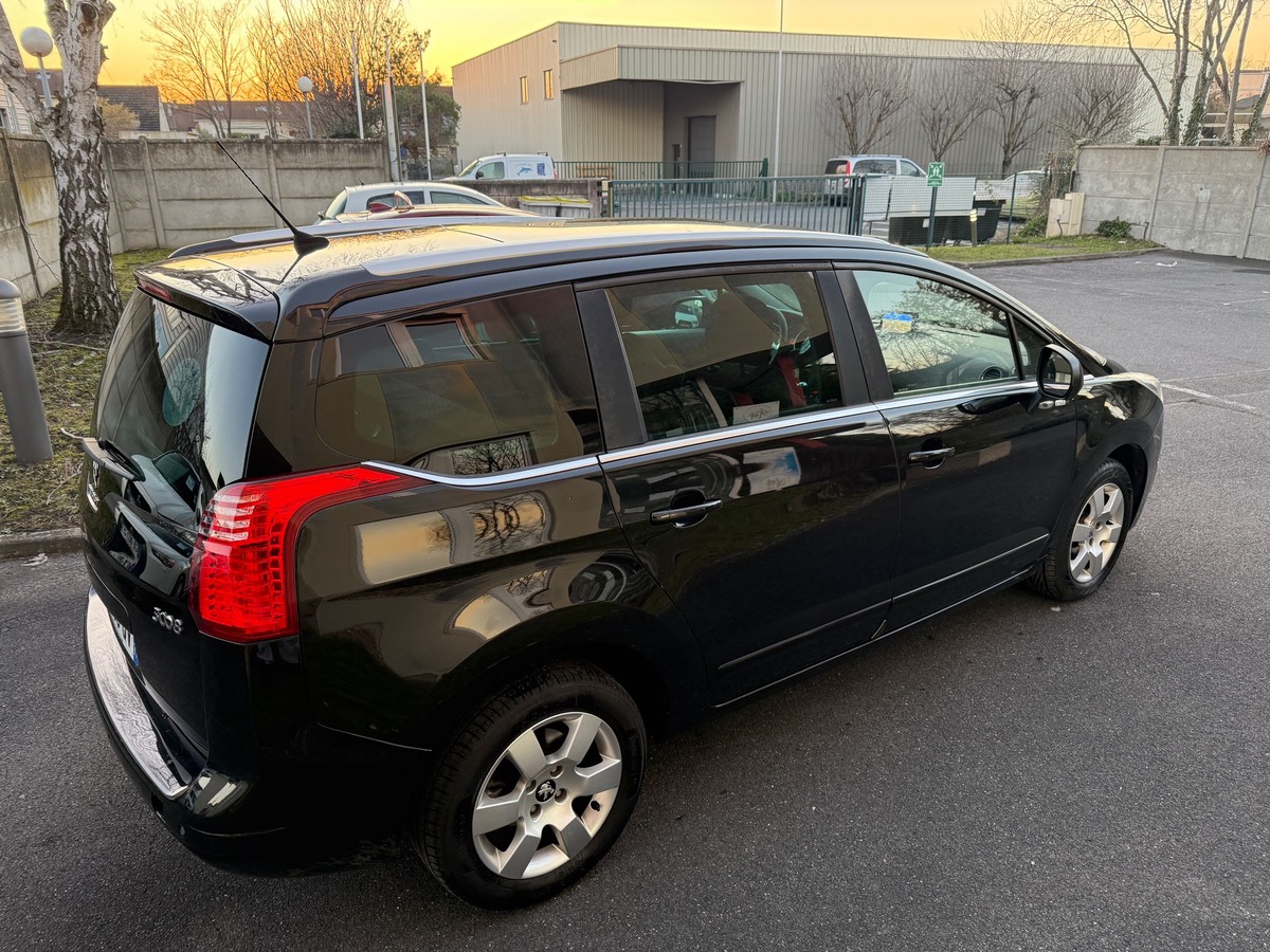Peugeot 5008 1.6 HDI 115 CV S&S 7 place styles en 4XCBL