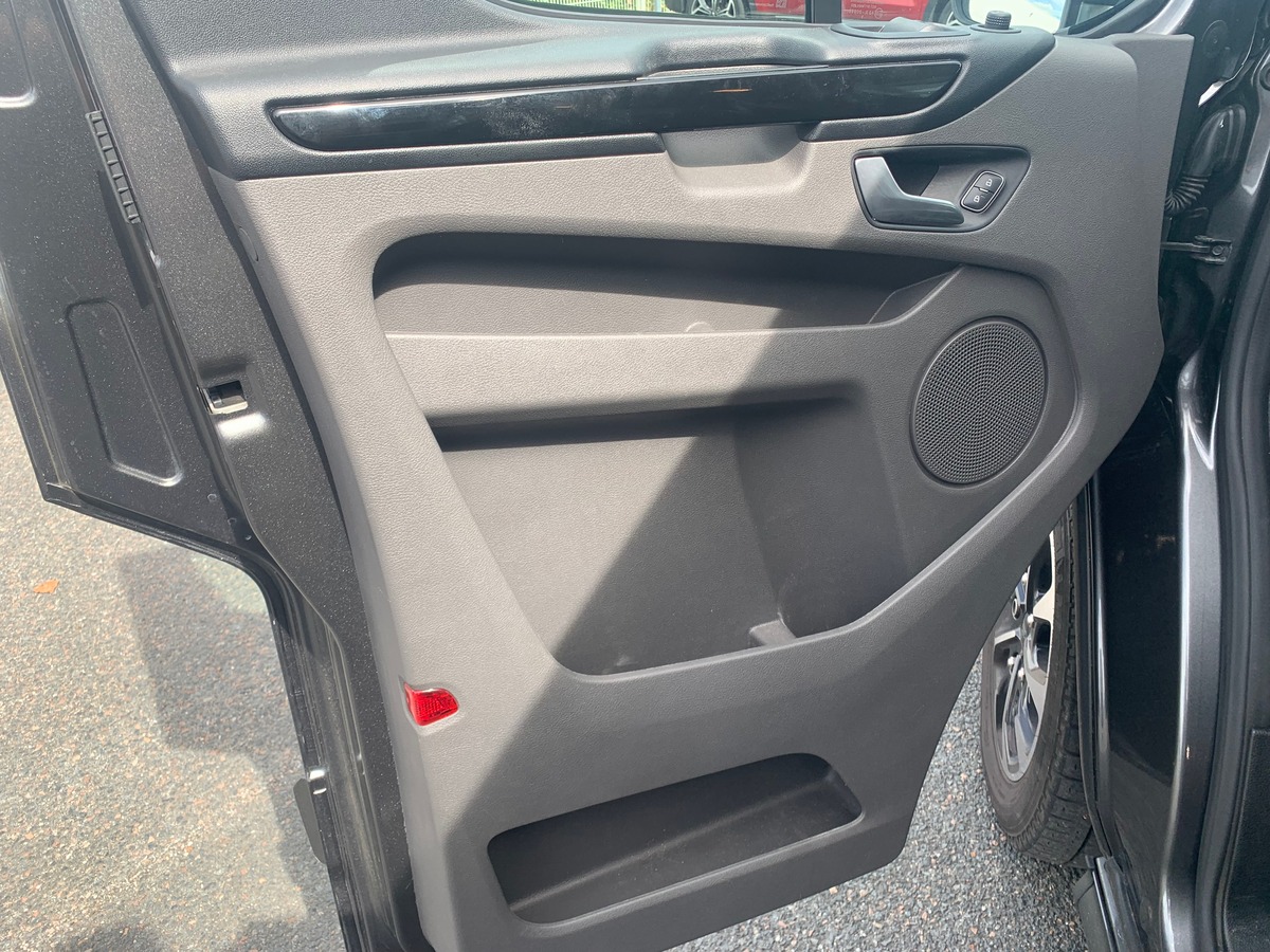 Ford TRANSIT CUSTOM 170 ch | SPORT | 5 Places | L1H1 | Premiére MAIN | Caméra de recul | Attelage