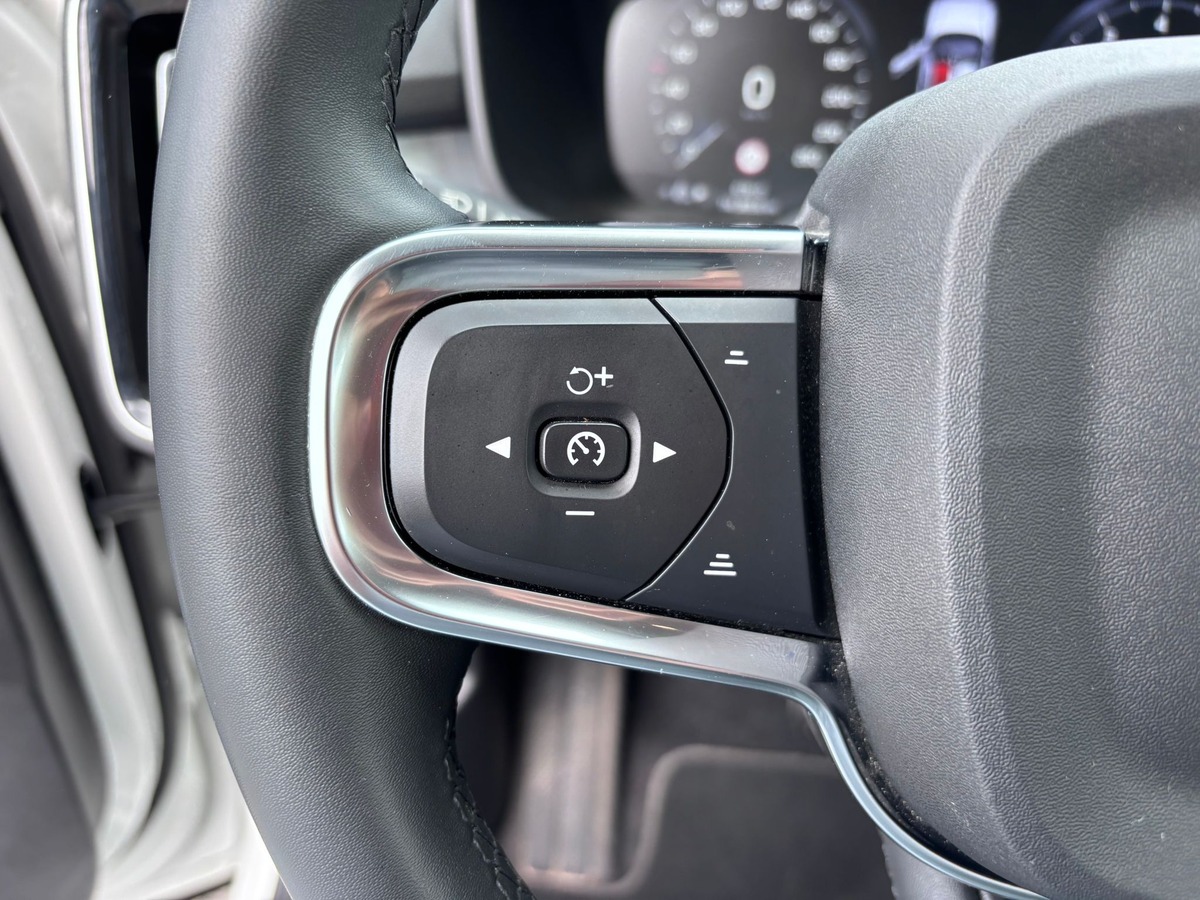 Volvo XC40 2.0 T6 HYBRID - TVA RECUPERABLE - Attelage électrique