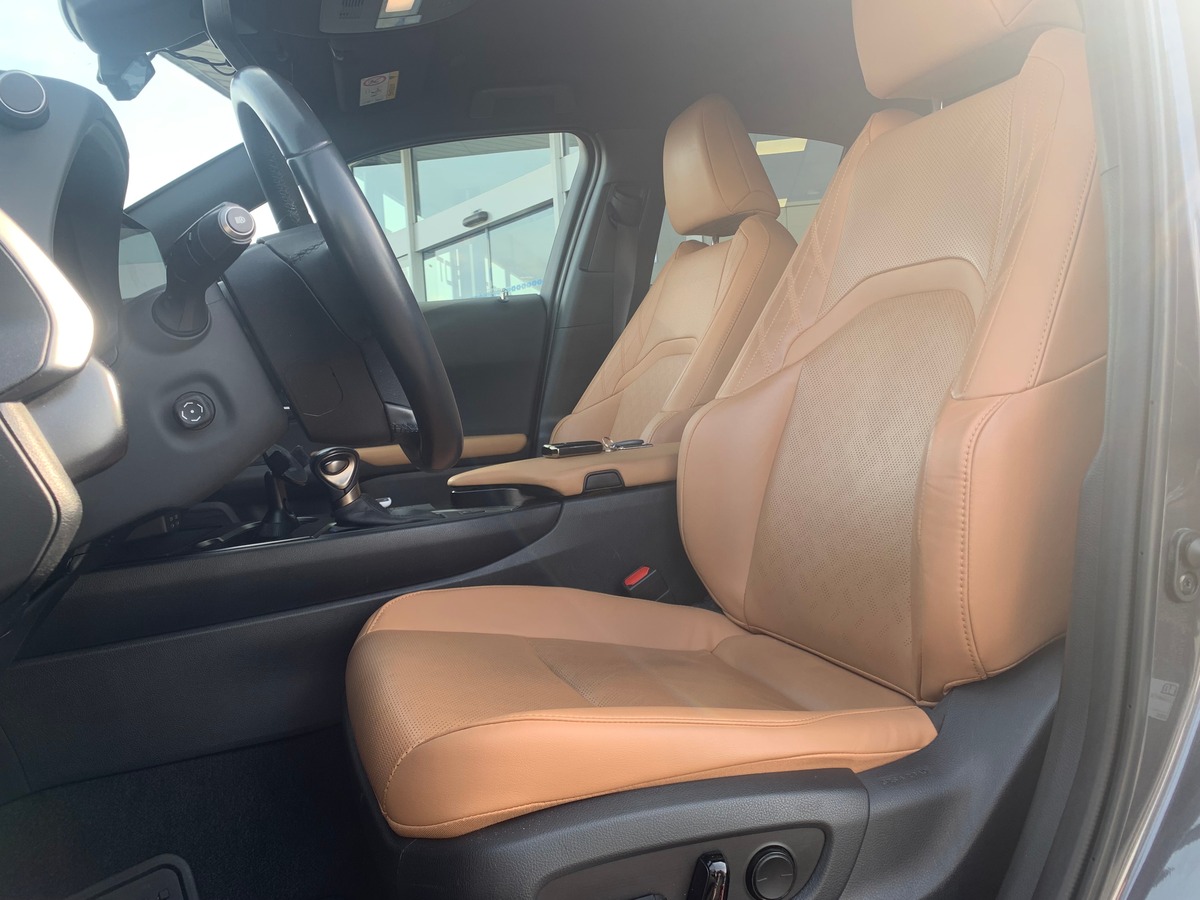 Lexus UX 250 | 185 ch | Luxe Techno | Contrôle angles morts | Caméra recul | Hayon électrique