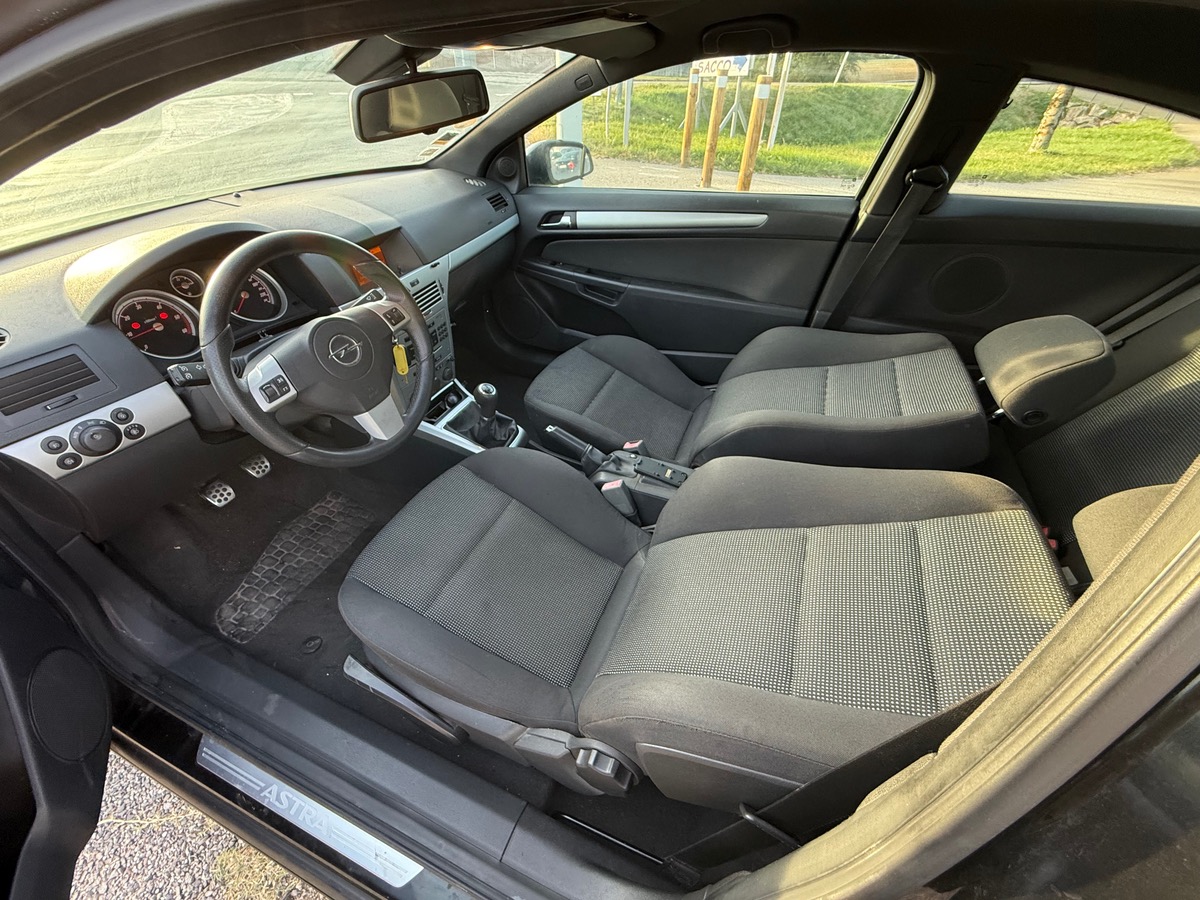 Opel Astra GTC 1.7 CDTI 100 CH / SPORT / DISTRIBUTION NEUF SUR FACTURE