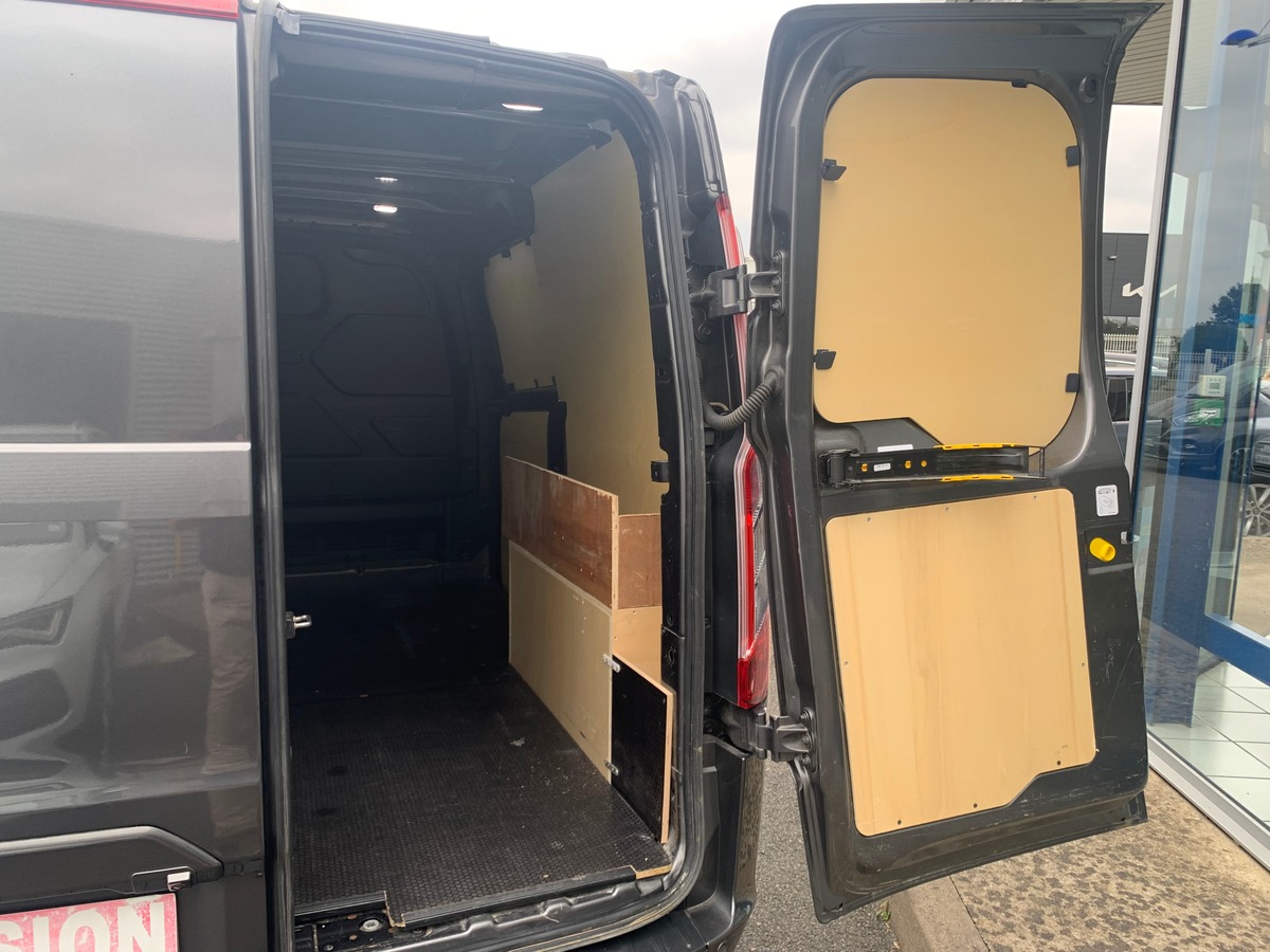 Ford TRANSIT CUSTOM 130 ch | L1H1 Trend Business | 3 Places | Caméra recul | Attelage | Roue secours