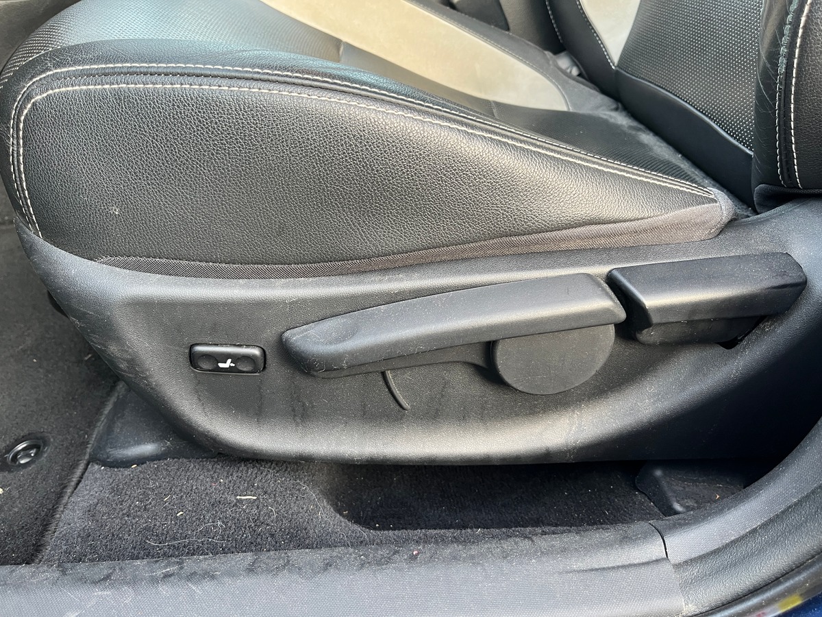 Toyota Avensis SW 2.0 D-4D 143ch, EXECUTIVE, ATTELAGE, RADAR, SIEGES CHAUFFANT, TOIT PANORAMIQUE