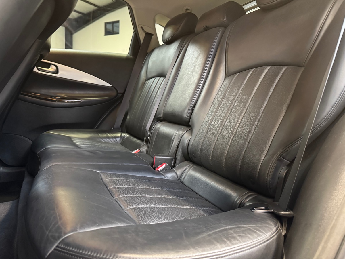 Infiniti EX30D GT PREMIUM V6 AWD AUTO-S7 238CV TO/ATTELAGE/CAM 360°/BOSE ENTRETIEN COMPLET A 