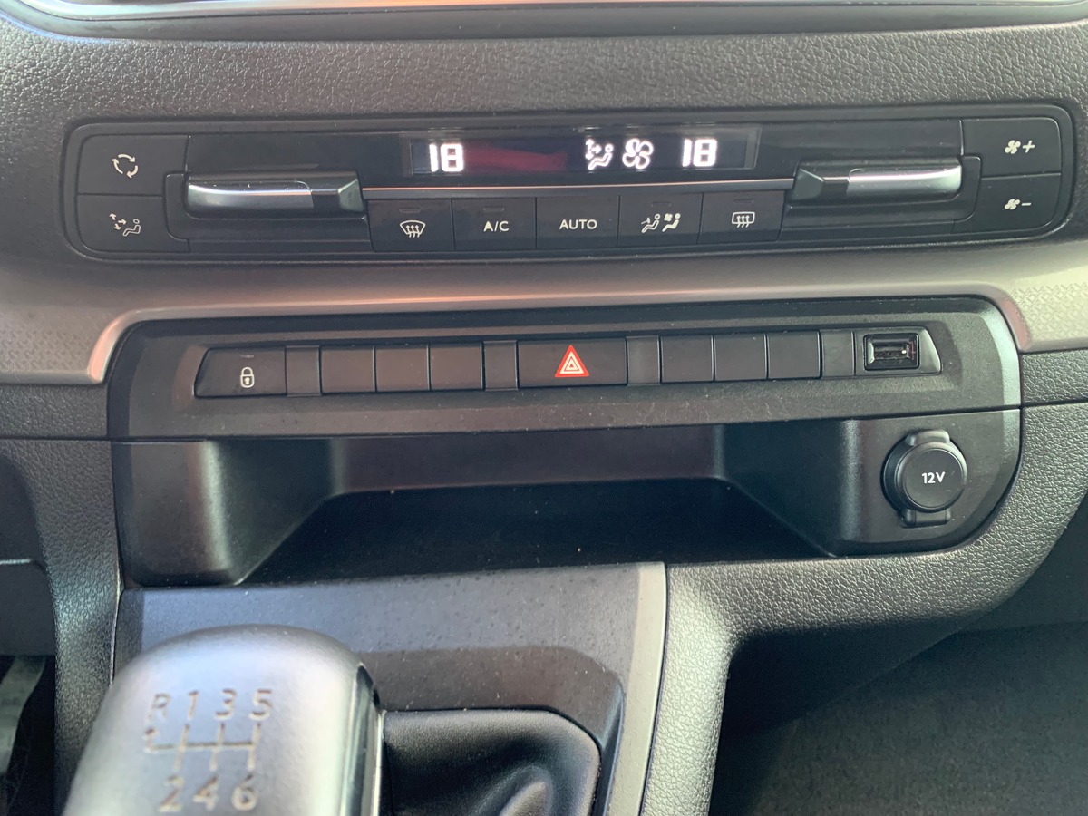 Citroën Spacetourer 120 ch | FEEL | 8 places | Attelage | Régulateur vitesse | Radar stationnement