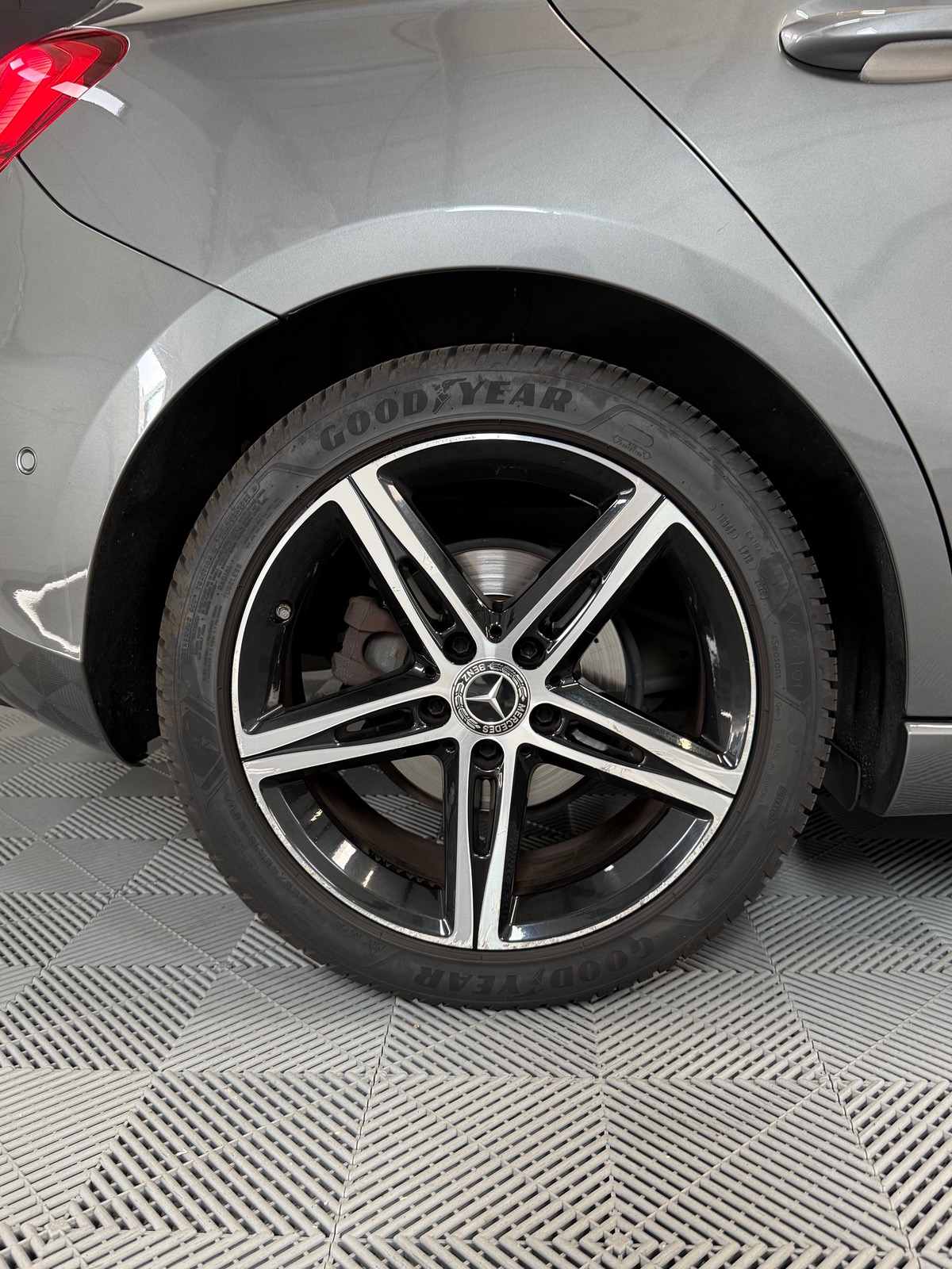 Mercedes-Benz Classe A 180 1.3 Ti 16V 7G-DCT 136 cv Boîte auto