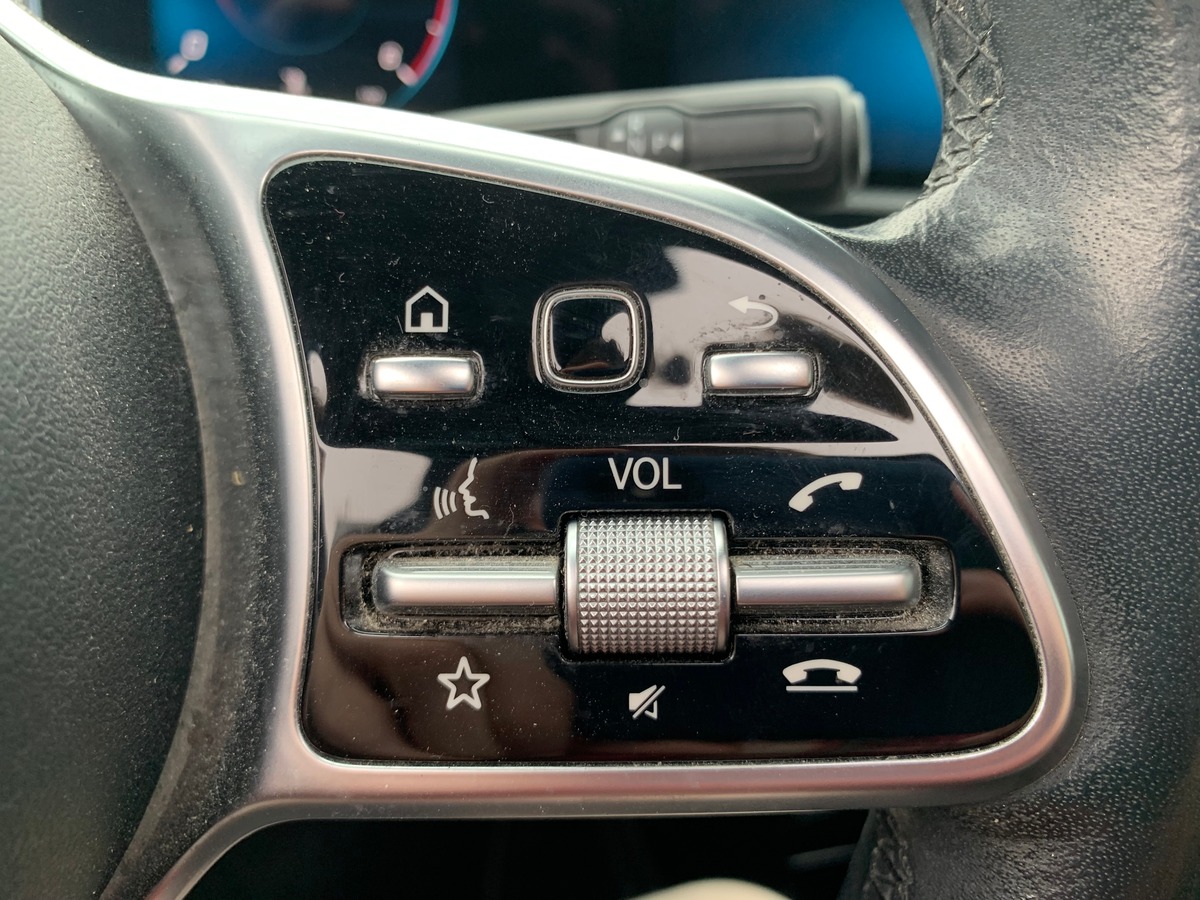 Mercedes-Benz Classe A 116 ch | Progressive line | Pack Sport Black | Pack Premium Plus | Toit pano