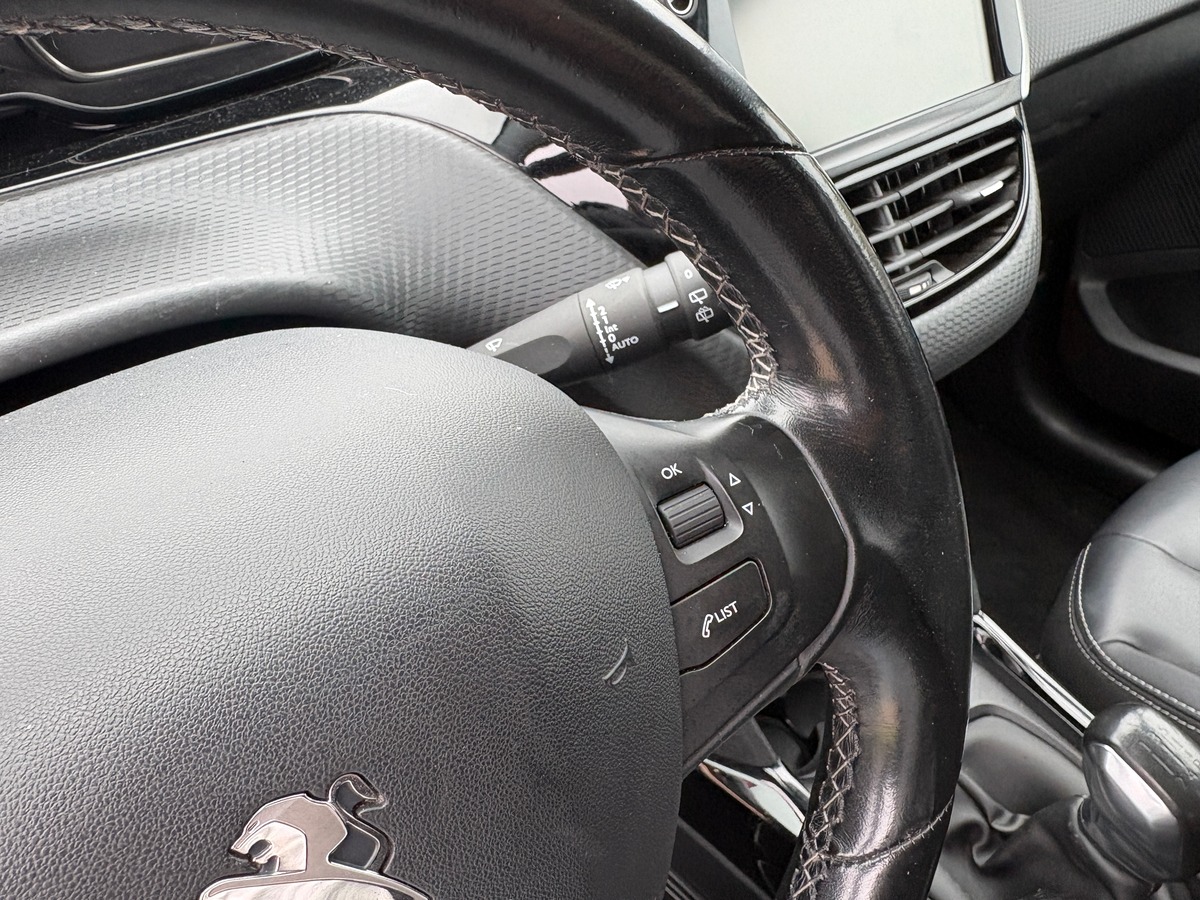 Peugeot 2008 1.2 110CH  Version ALLURE