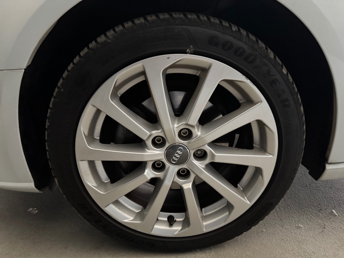 Audi A3 1.6 tdi S tronic / Xénons / Radar de stationnement Av Ar
