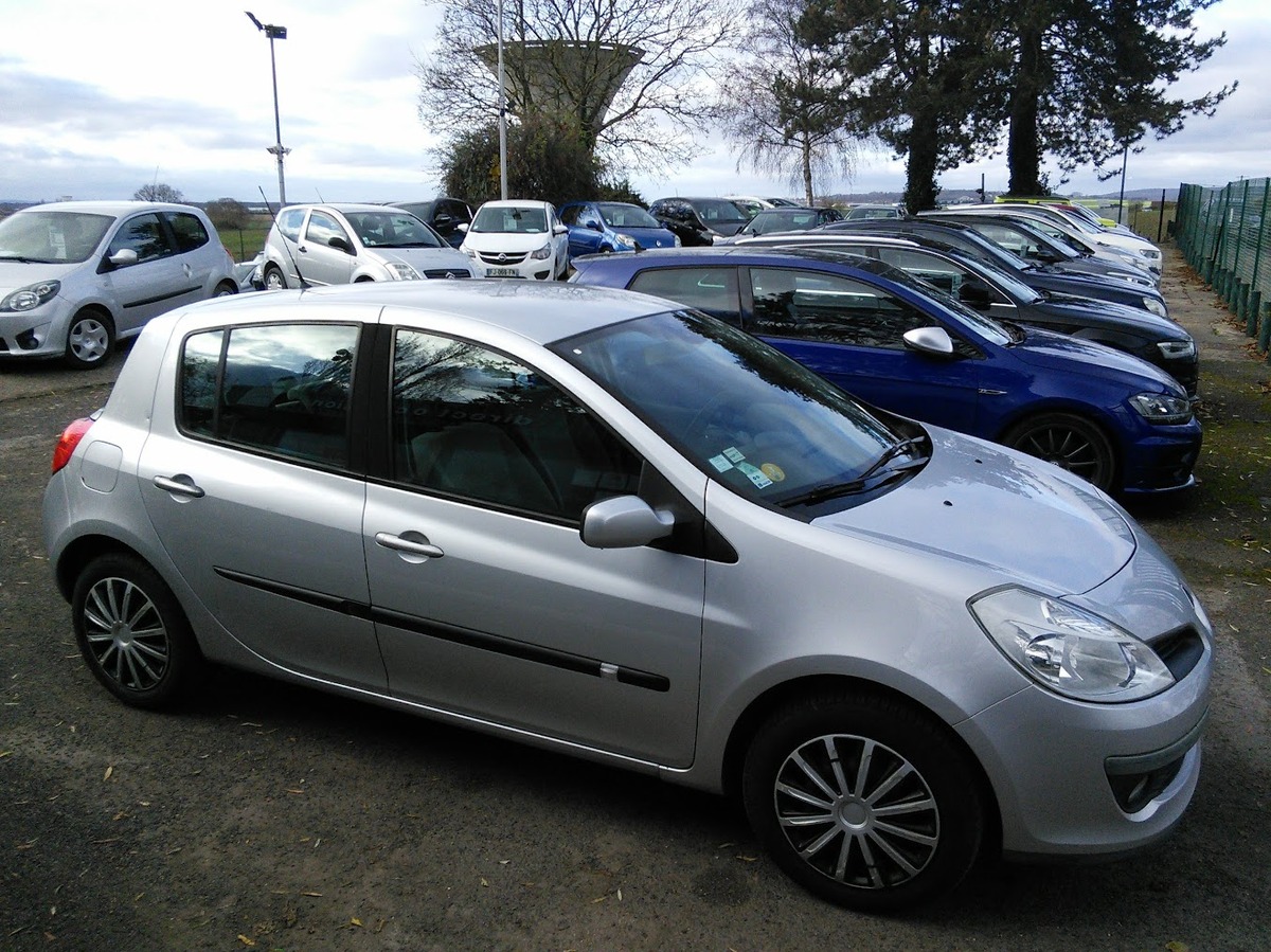RENAULT Clio III 5 Portes 1.5 dCi 86 cv Privilege CLIM - distribution faite