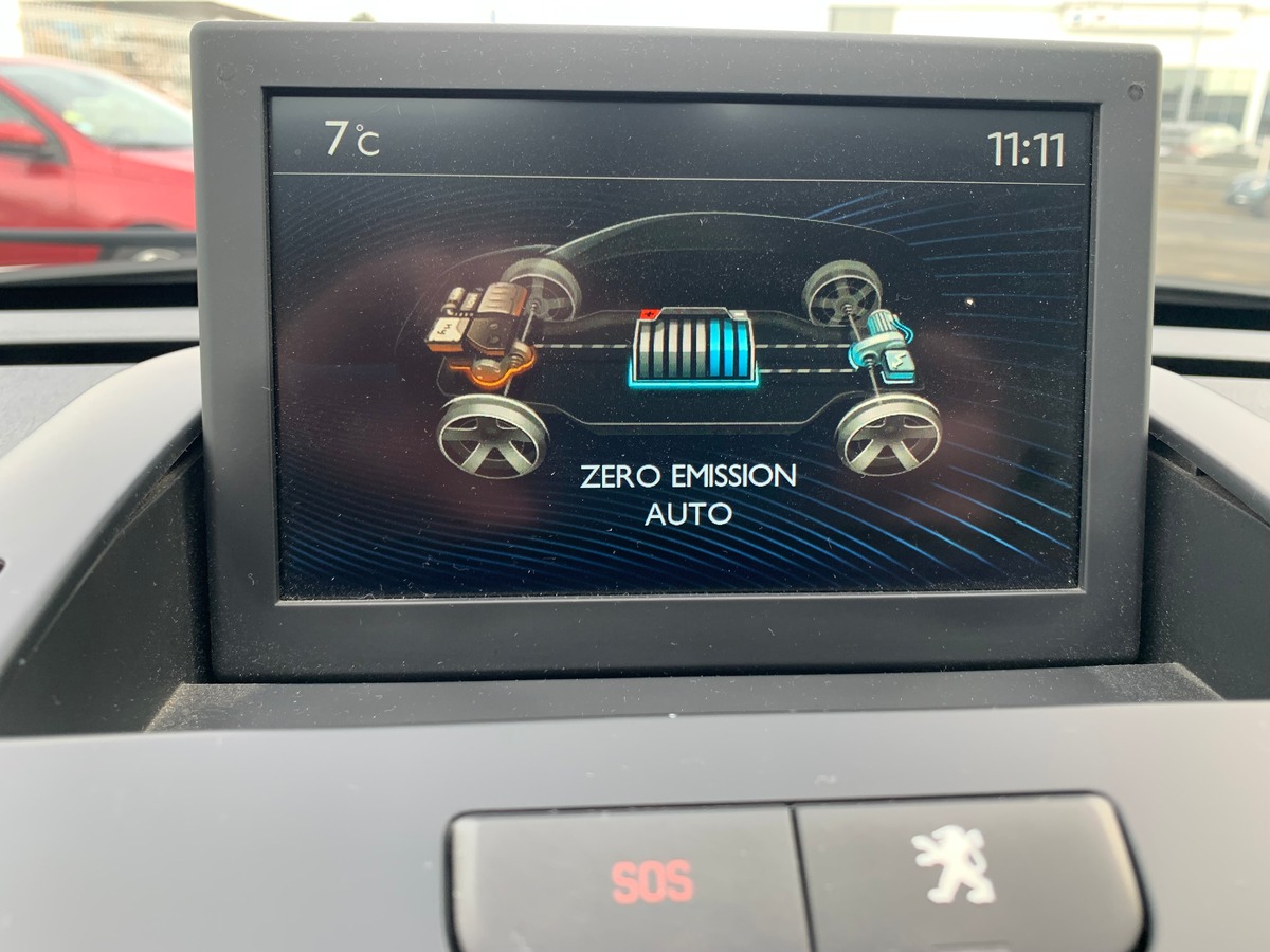 Peugeot 3008 200 ch | 2.0 e-HDi HYbrid4 Pack ETG6 + Electric | GPS | Bluetooth | Régulateur vitesse