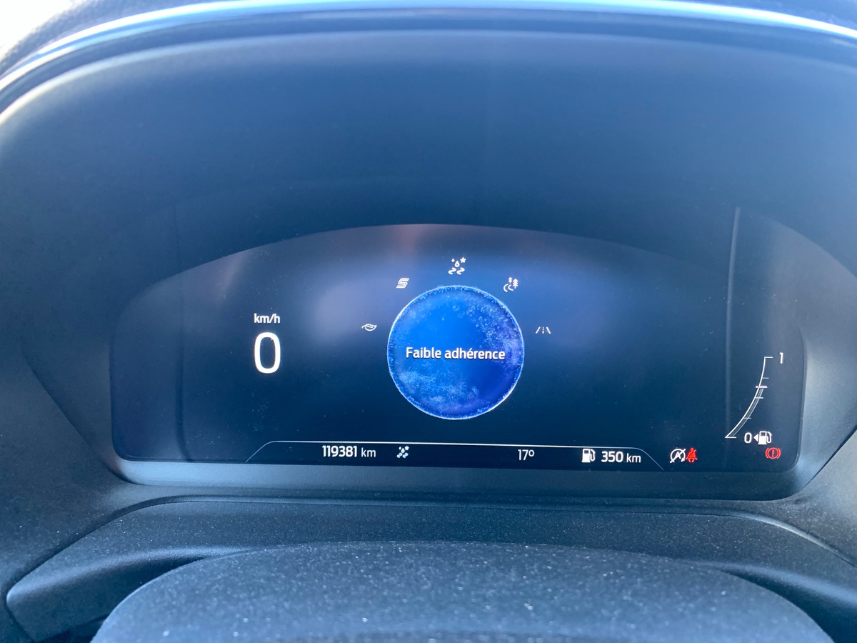 Ford Puma 125 | St-Line | 1iére MAIN | Attelage | Flexifuel équipé d'origine | Android Auto | Radar