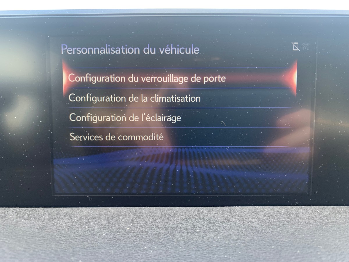 Lexus UX 250 | 184 ch | Pack Confort | Apple car Play | Caméra recul | Régulateur vitesse adaptatif