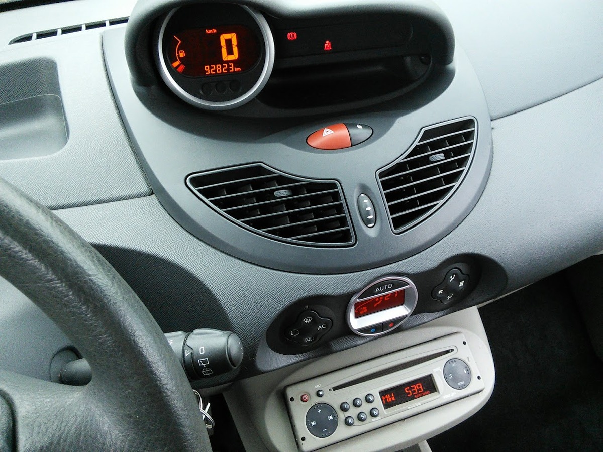 RENAULT Twingo 1.2 75 Dynamique CLIMATISATION - GARANTIE MECANIQUE - FAIBLE Km